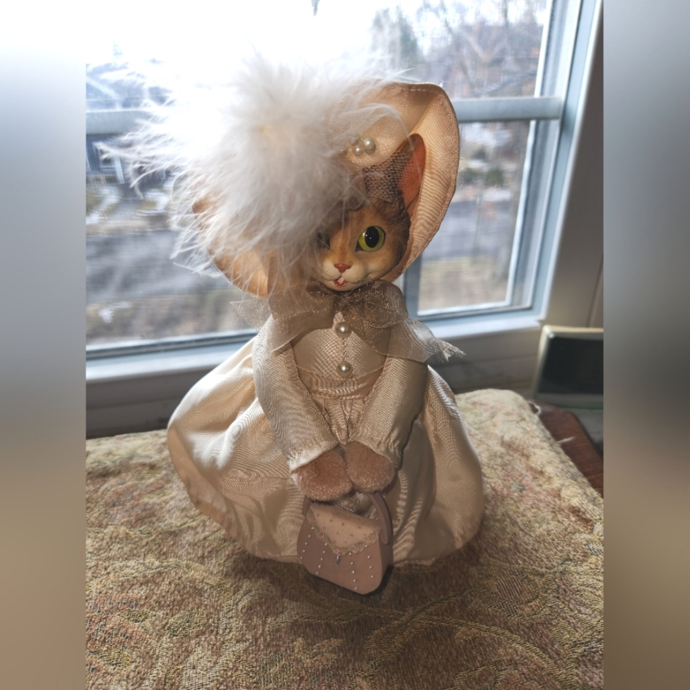 Victorian Elegant Cream ResinCat Figurine with Hat